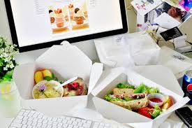 Does Eating Lunch at Your Desk Make you Feel Stressed